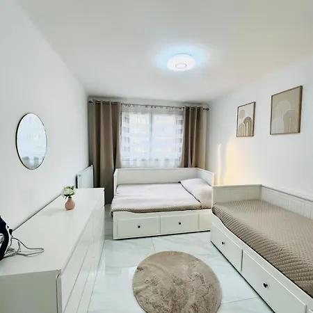 A 5min De La Climatise Lägenhet